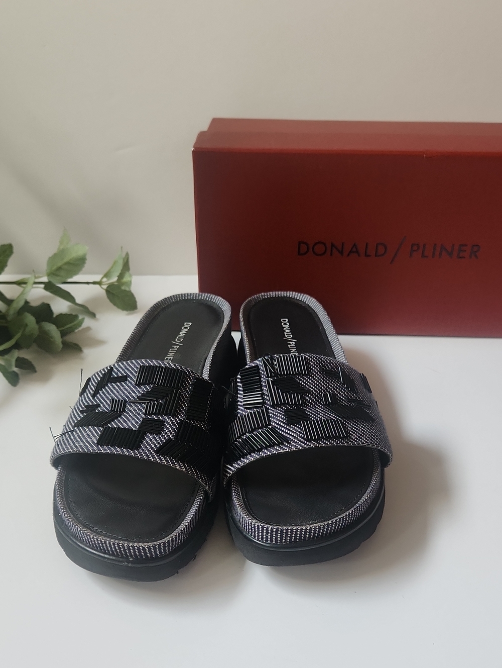 Donald J. Pliner Blue and White Patterned Slide Sandals 8 ½ M